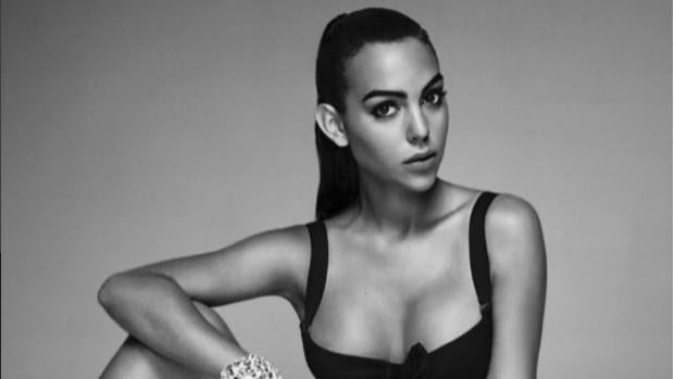 Georgina debuta como modelo entre nuevos rumores de embarazo
