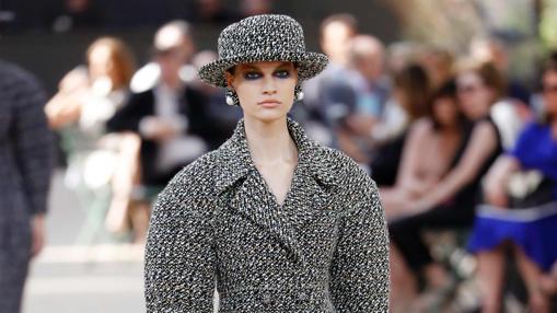 Modelo de Chanel en La Alta Costura de París