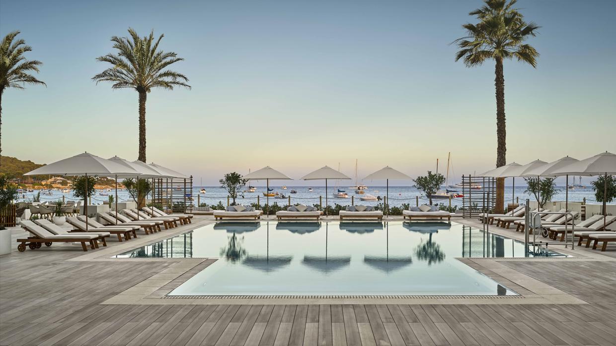 A cuerpo de rey en el nuevo hotel de Robert de Niro en Ibiza