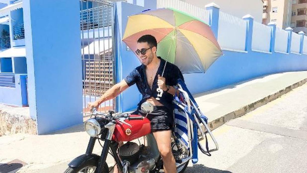 El actor español disfrutando de unas merecidas vacaciones en Campoamor, Alicante