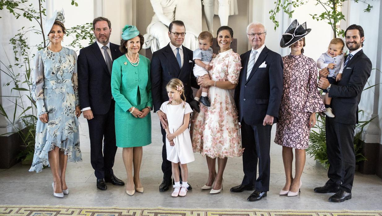 La familia real sueca posa durante la celebración del cumpleaños