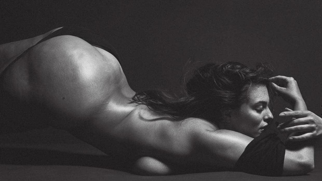 La modelo Ashley Graham posa desnuda para V Magazine
