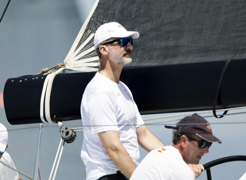 Don Felipe, durante el entrenamiento de este domingo en la bahía de Palma de Mallorca