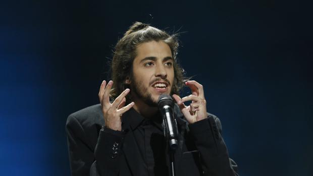 Salvador Sobral hace un alto en su gira por motivos de salud