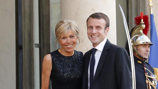 El estilo de Mireille Darc, fuente de inspiración para Brigitte Macron