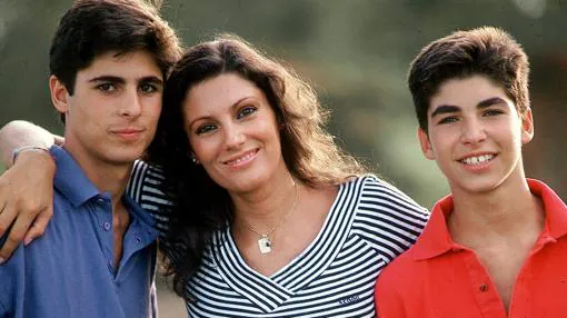 Carmina Ordóñez con sus hijos Franciso y Cayetana