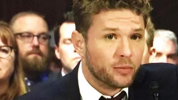 Ryan Phillippe, acusado de golpeador por su ex novia