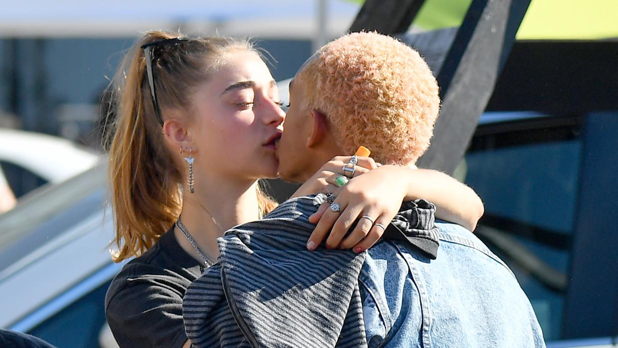 Jaden Smith junto a su novia Odessa Adlon