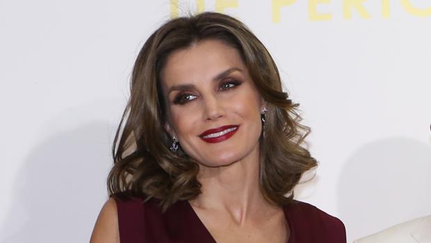 La Reina vuelve a deslumbrar en los premios ABC de periodismo