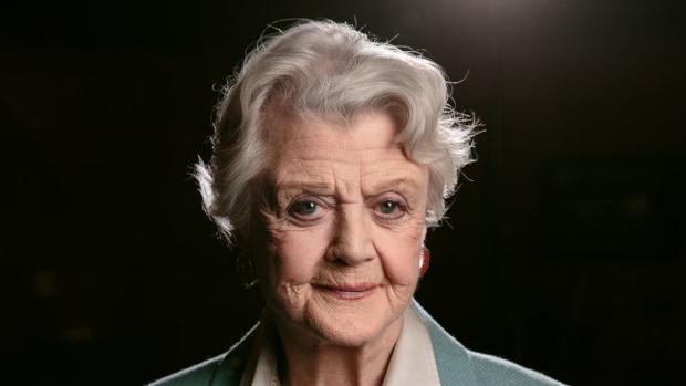 Angela Lansbury: «Las mujeres atractivas han de asumir algunas veces la culpa del acoso sexual»