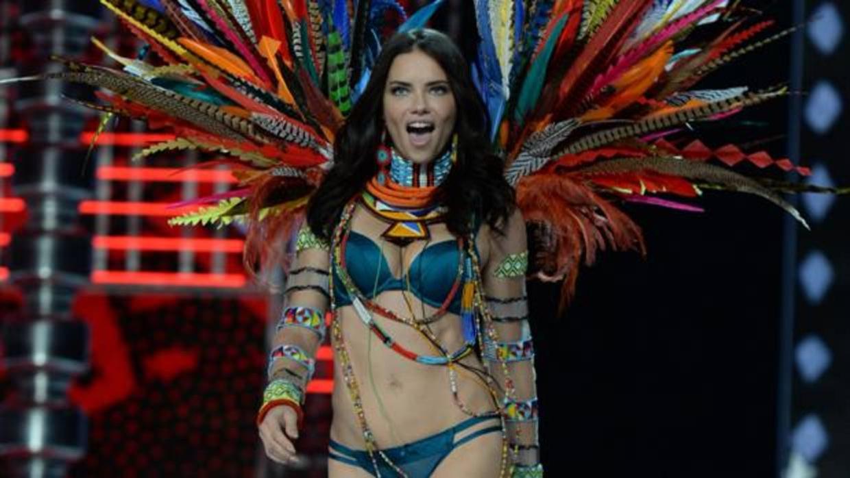 Adriana Lima, en el último desfile de Victoria's Secret