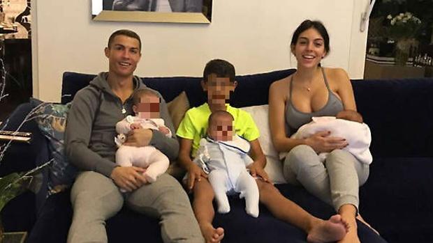 Cristiano Ronaldo y Georgina Rodríguez comparten la primera imagen de la familia al completo