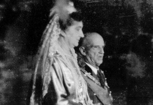 La Reina Elena y el Rey Víctor Manuel III de Italia en una foto tomada en 1938