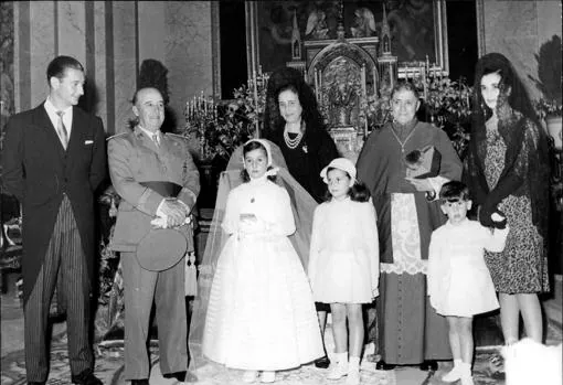 Imagen de la comunión de Carmen Franco en 1958