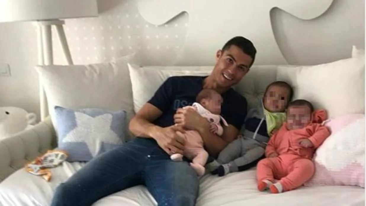 Cristiano Ronaldo, junto a sus tres hijos menores