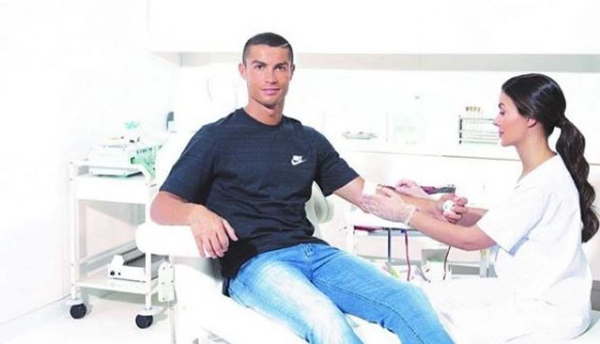 Cristiano Ronaldo donando sangre