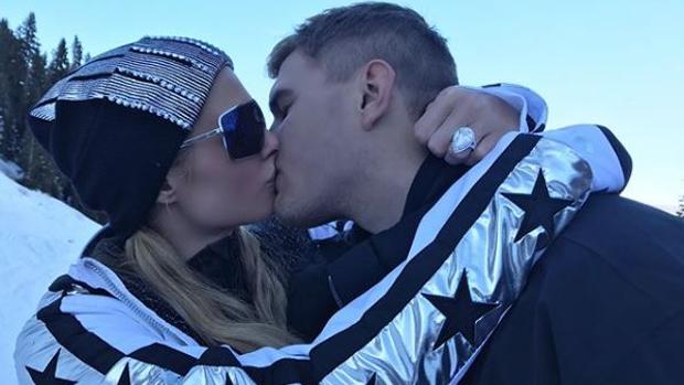 Paris Hilton estrena año y planes de boda: la heredera se compromete con Chris Zylka