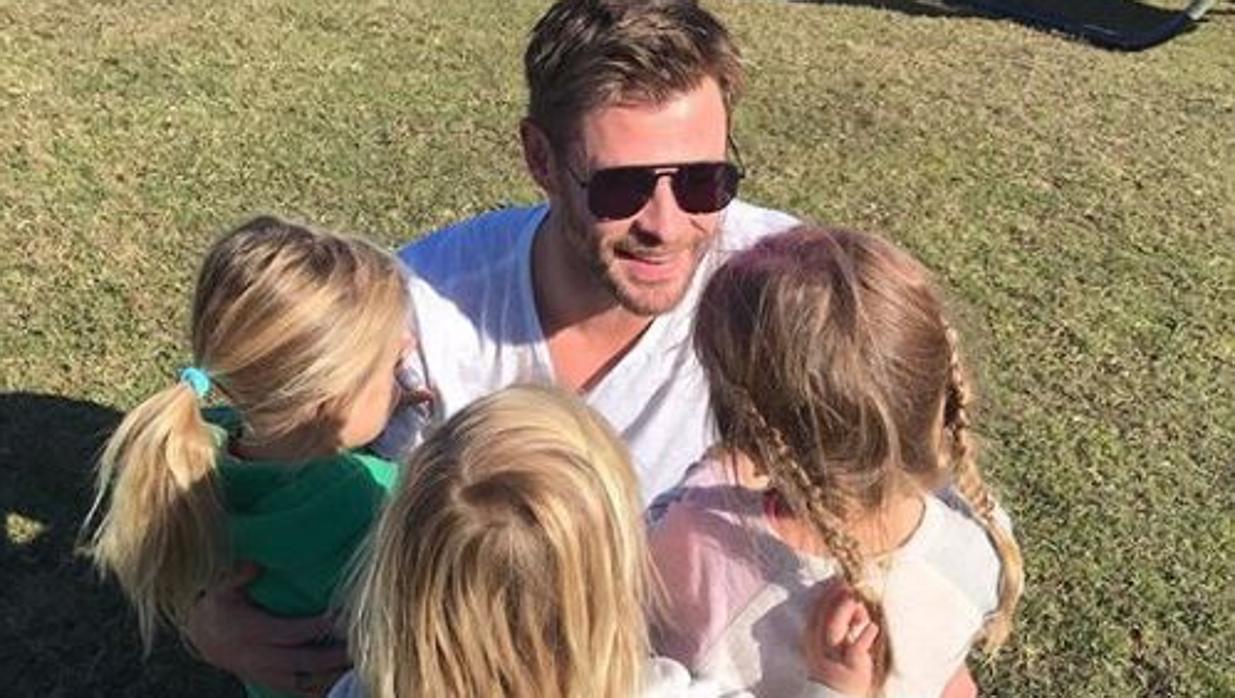 Chris Hemsworth junto a sus hijos