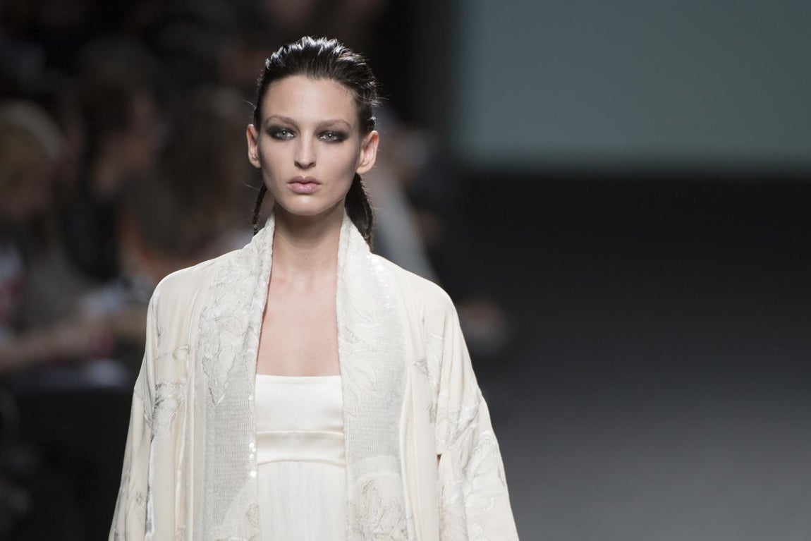 Uno de los elaborados bordados florales presentados por Luengo. 