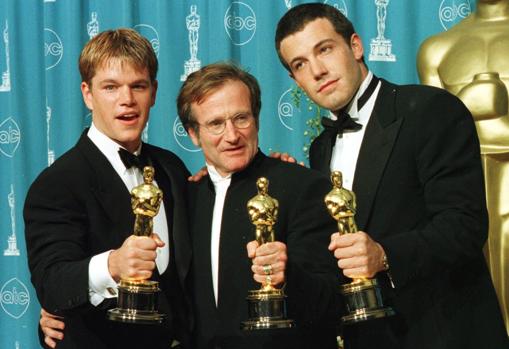 Williams con Matt Damon y Ben Affleck, con su Oscar por «Good Will Hunting»