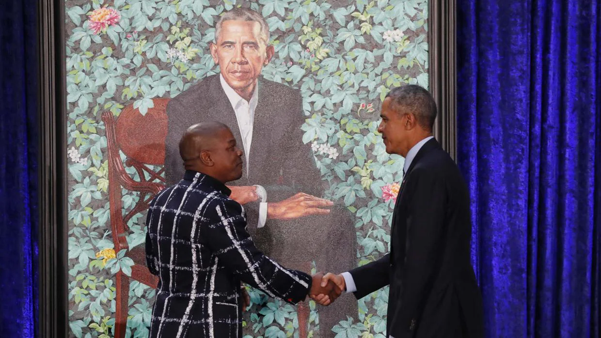 Barack Obama saluda a Wiley durante la presentación de su retrato oficial