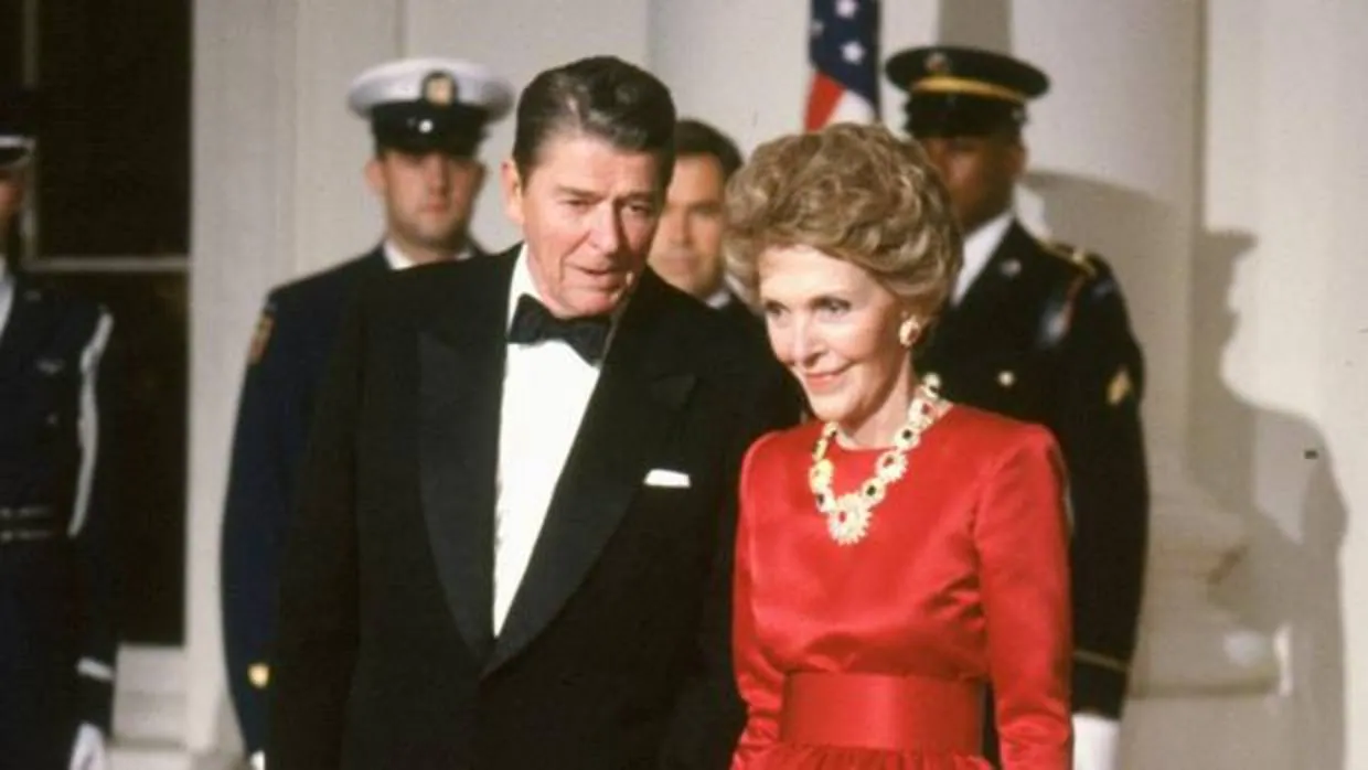 Donald Reagan, junto a su mujer Nancy