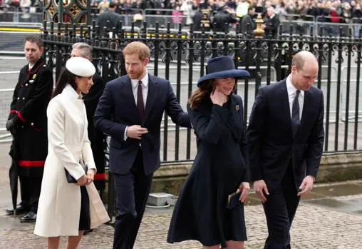 Meghan Markle deslumbra en su primer acto oficial junto a la Reina Isabel II