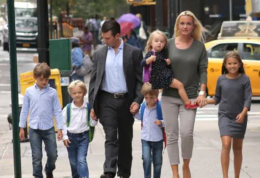 El hijo mayor de Trump y su esposa Vanessa junto a sus cinco hijos