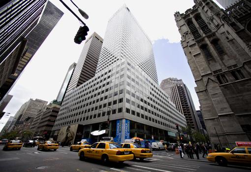 La torre que alberga Kushner Companies, en Manhattan, propiedad cuya hipoteca de 1.200 tendrán que liquidar en los próximos 10 meses