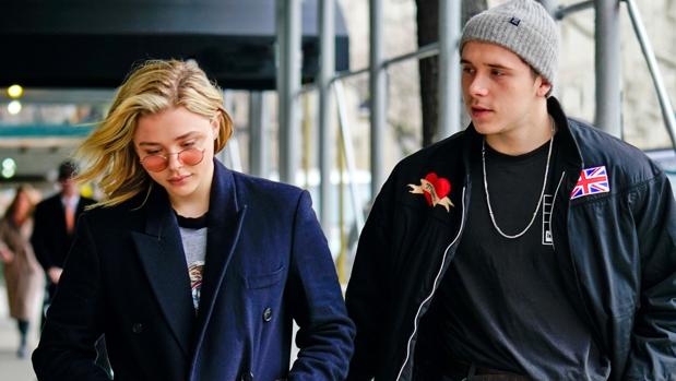 Brooklyn Beckham rompe con Chloë Moretz tras ser pillado besando a una modelo Playboy