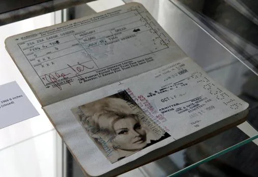 El pasaporte de la artista, por el que han pagado 3.445 euros