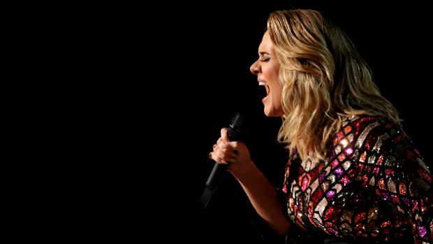 Adele se desvive al ritmo de Beyoncé en Coachella