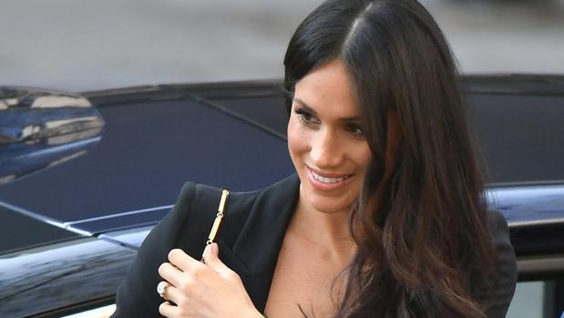 El examen más importante para el vestido de novia de Meghan Markle: Isabel II dará su veredicto