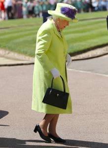 Abrigo, sombrero y vestido estampado: Isabel II, más fiel a ella misma que nunca