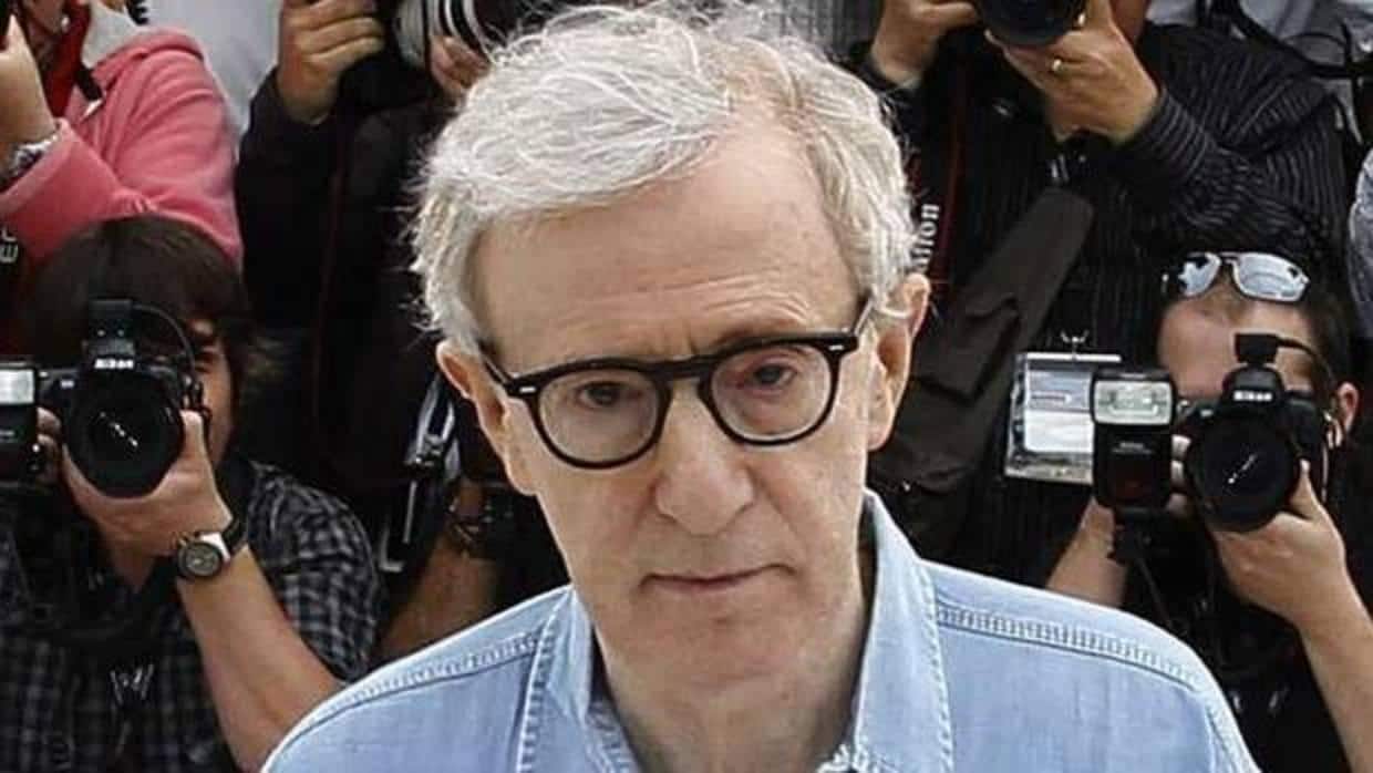 El hijo adoptivo de Woody Allen sale en su defensa y acusa a su madre de malos tratos
