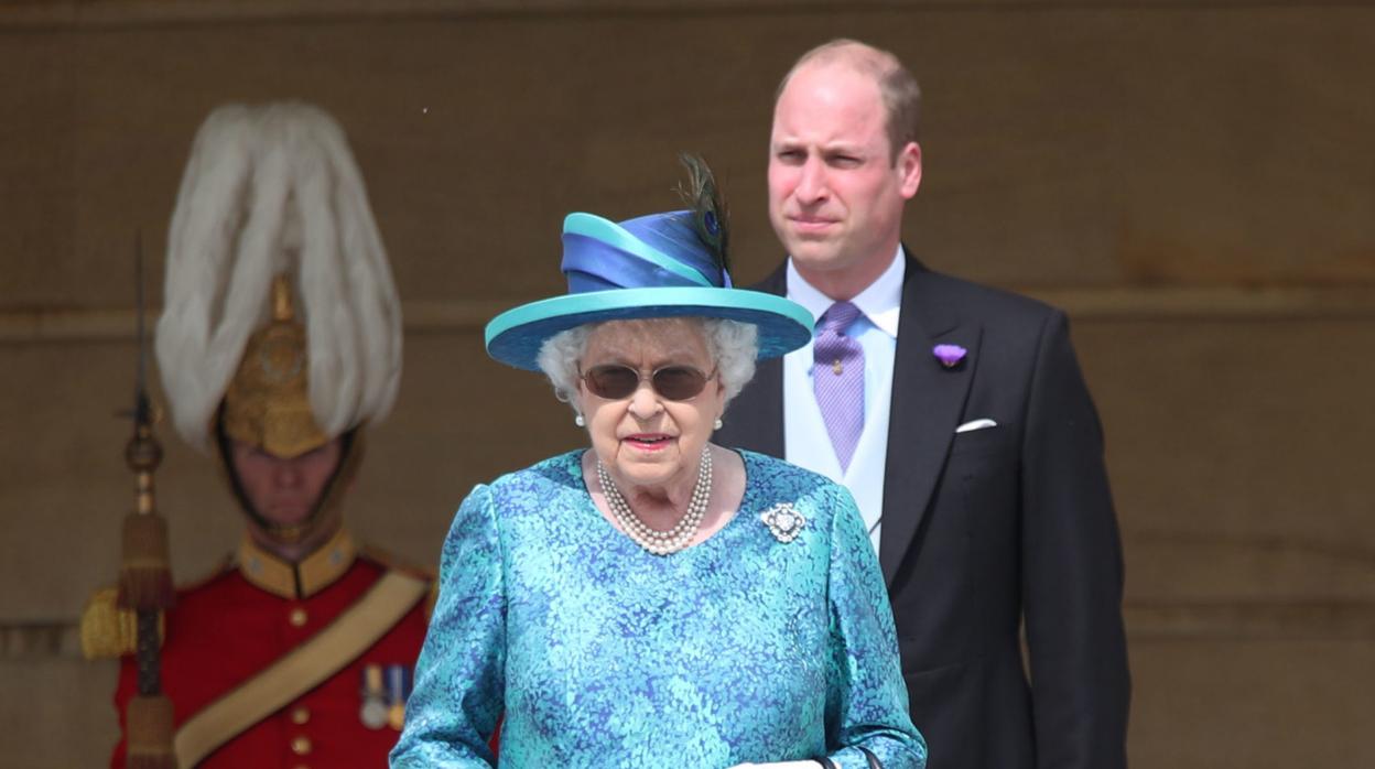 Isabel II conmemora los 65 años de su coronación