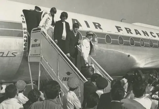 The Beatles a su llegada a Madrid en 1965
