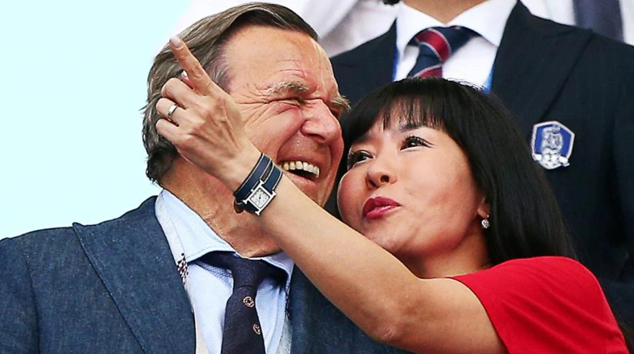 Gerhard Schröder y su mujer coreana, un amor más allá del fútbol