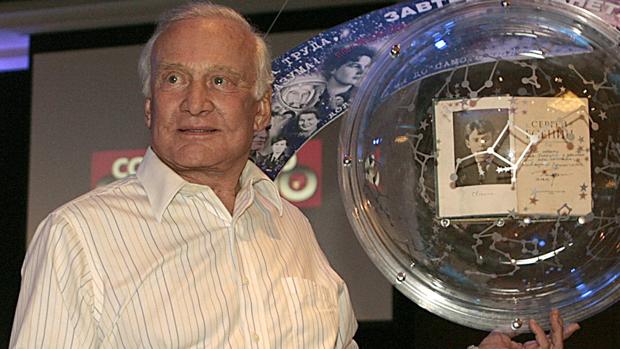 La guerra familiar y financiera de Buzz Aldrin: cruce de demandas con sus hijos por dilapidar su fortuna