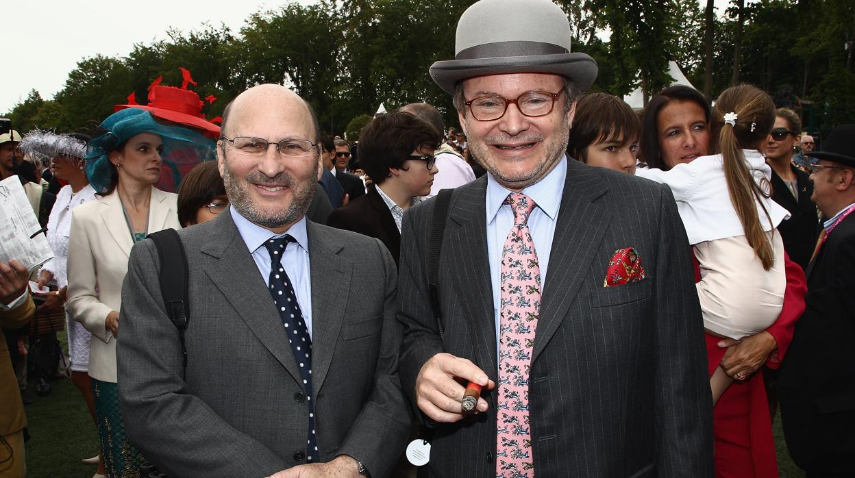 Gerard y Alain Wertheimer, en un concurso hípico en Chantilly