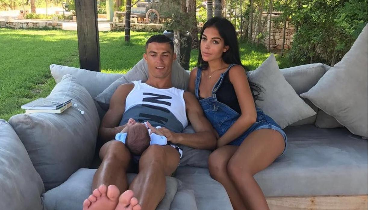 Las vacaciones griegas de Cristiano Ronaldo: así es el lujoso resort de 3.000 euros la noche donde se aloja