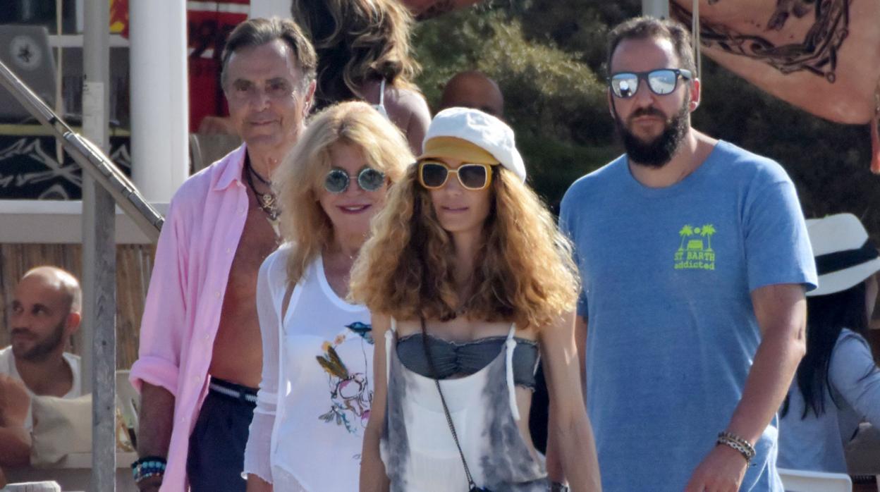 Manuel Segura, Carmen Cervera, Blanca Cuesta y Borja Thyssen en Formentera