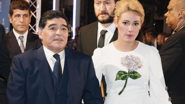 Maradona, cuatro años para elegir el anillo de compromiso de su novia