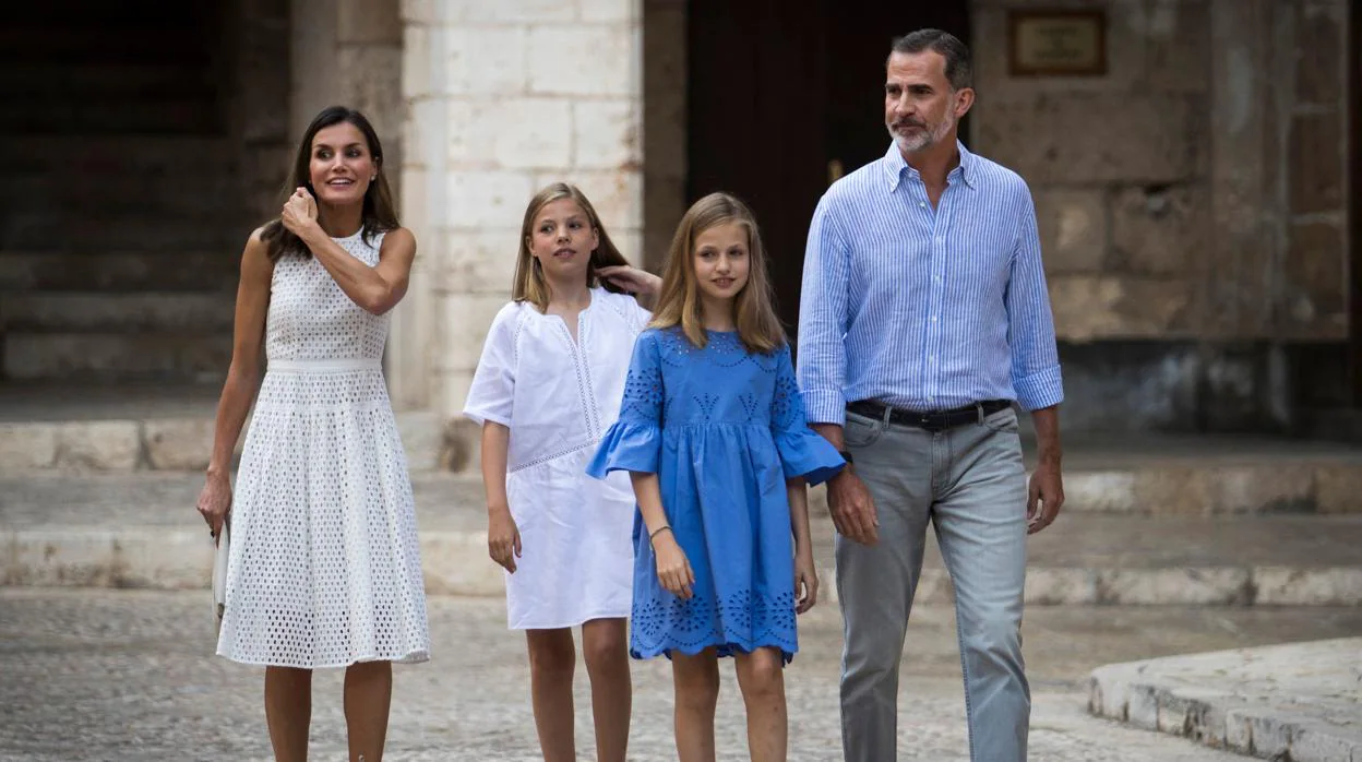 Los Reyes con sus hijas, la Princesa de Asturias y la Infanta Sofía