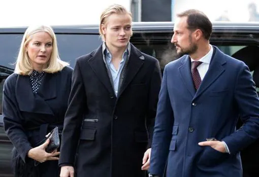 Los Príncipes herederos, Mette-Marit y Haakon junto a Marius