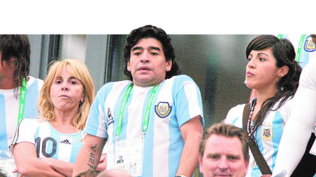 Maradona lleva a su ex ante la Justicia de EE.UU.