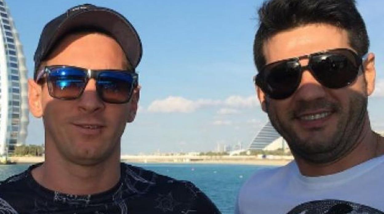 Leo Messi junto a su hermano Matías