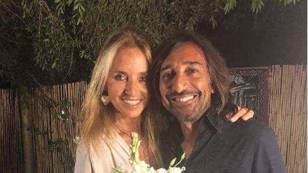 Antonio Carmona y Mariola Orellana celebran sus bodas de plata