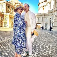 Miguel Bosé junto a su madre, Lucía