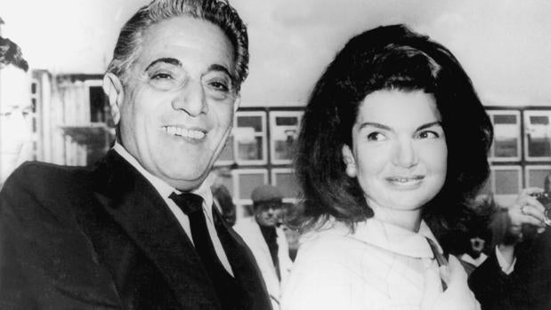 Jackie Kennedy y Aristóteles Onassis: 50 años de una boda llena de intereses y derroche